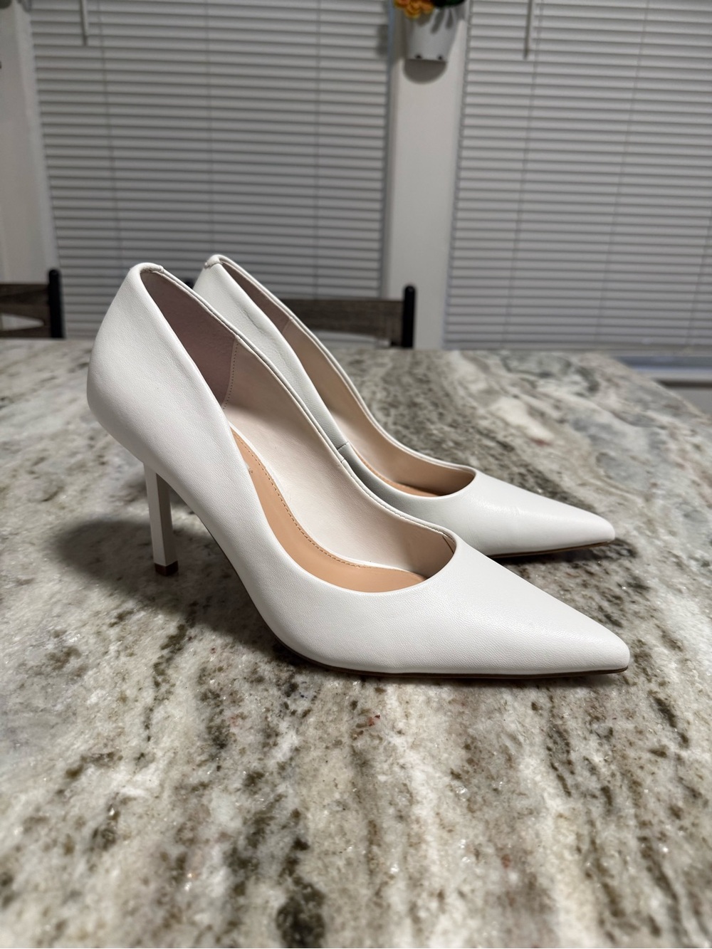 7.5 Steve Madden Classie White Leather Pointed Toe Pumps